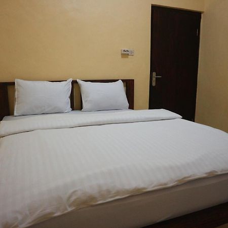 Tange Guest House Ruteng Exterior foto