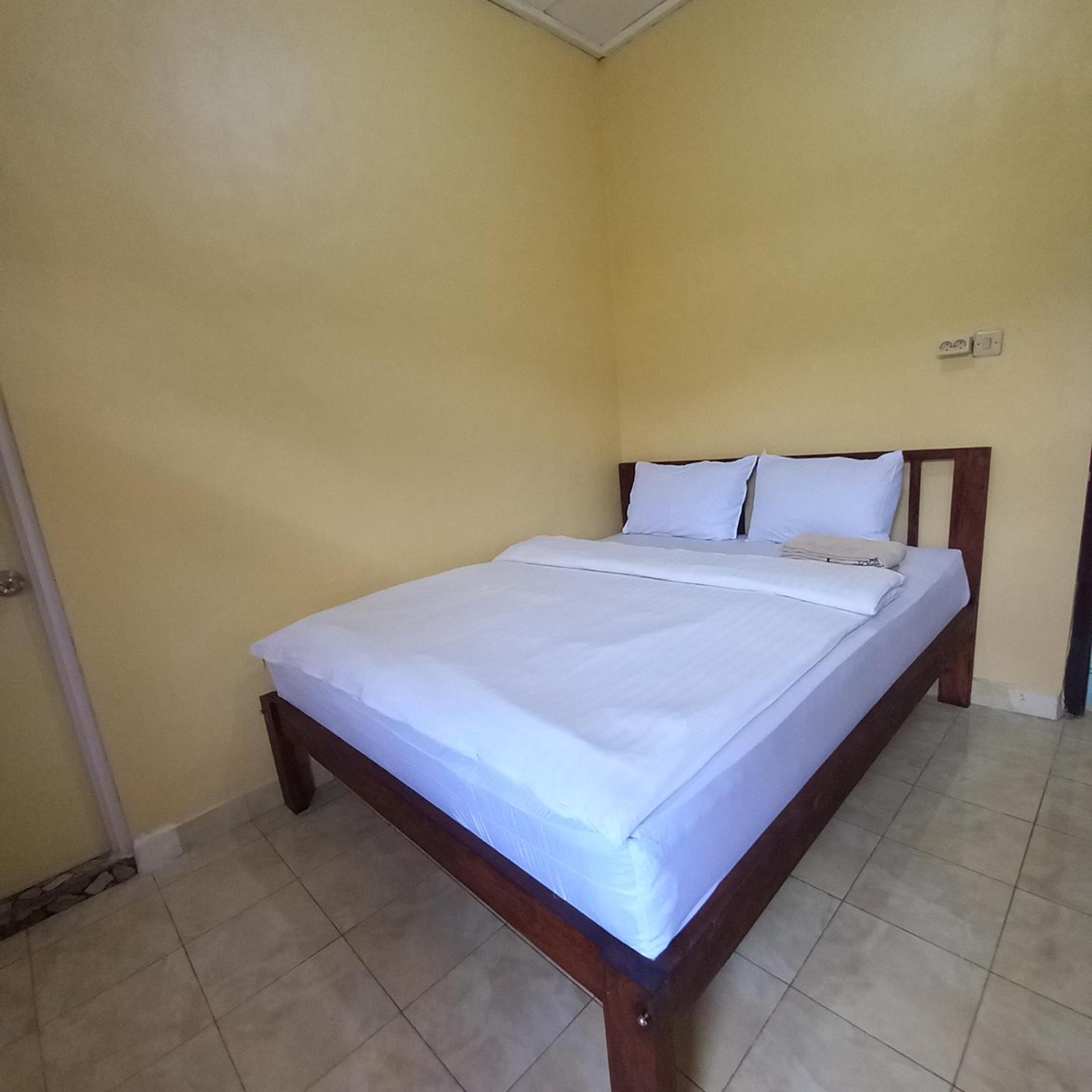 Tange Guest House Ruteng Exterior foto