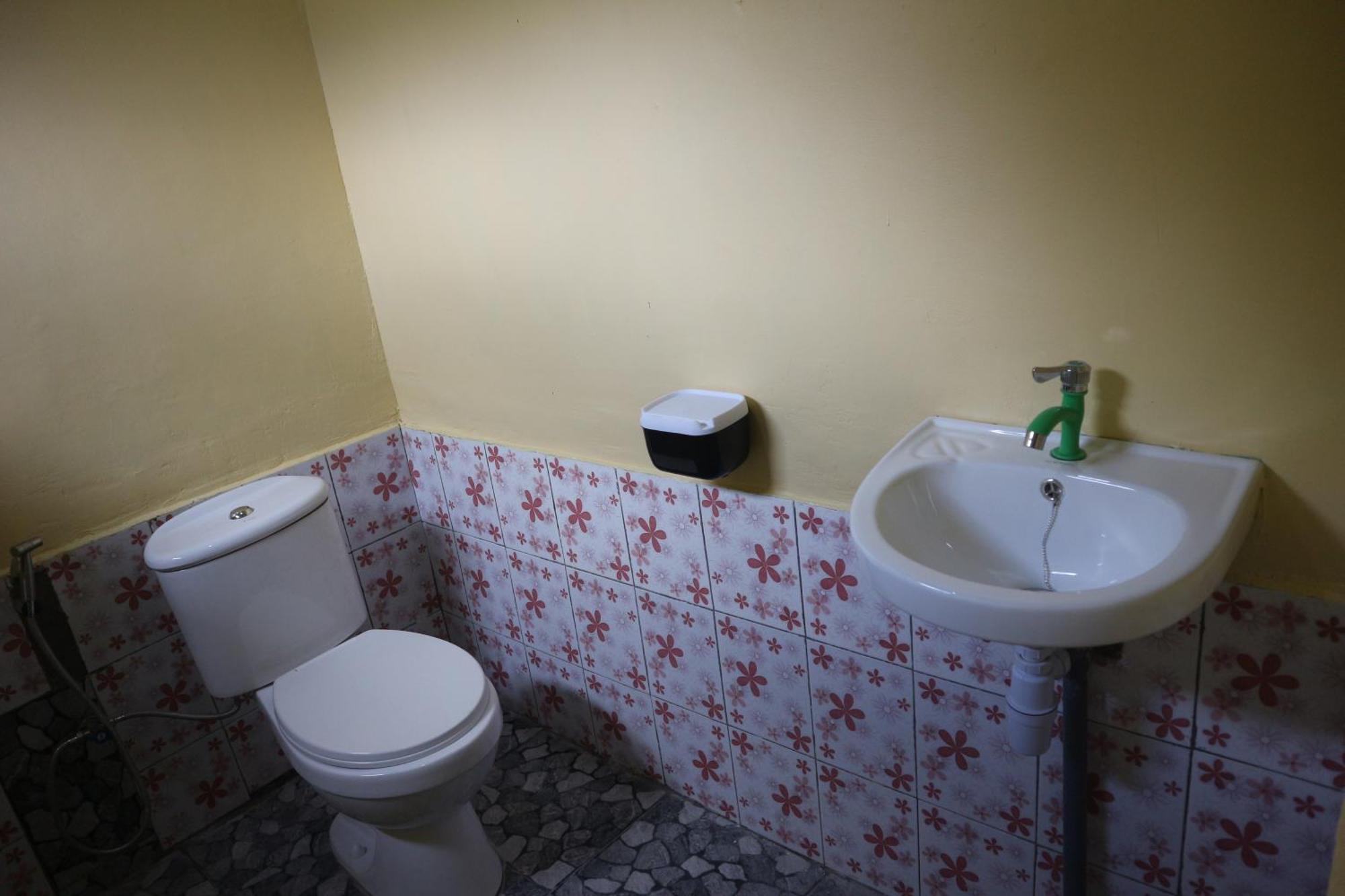 Tange Guest House Ruteng Exterior foto