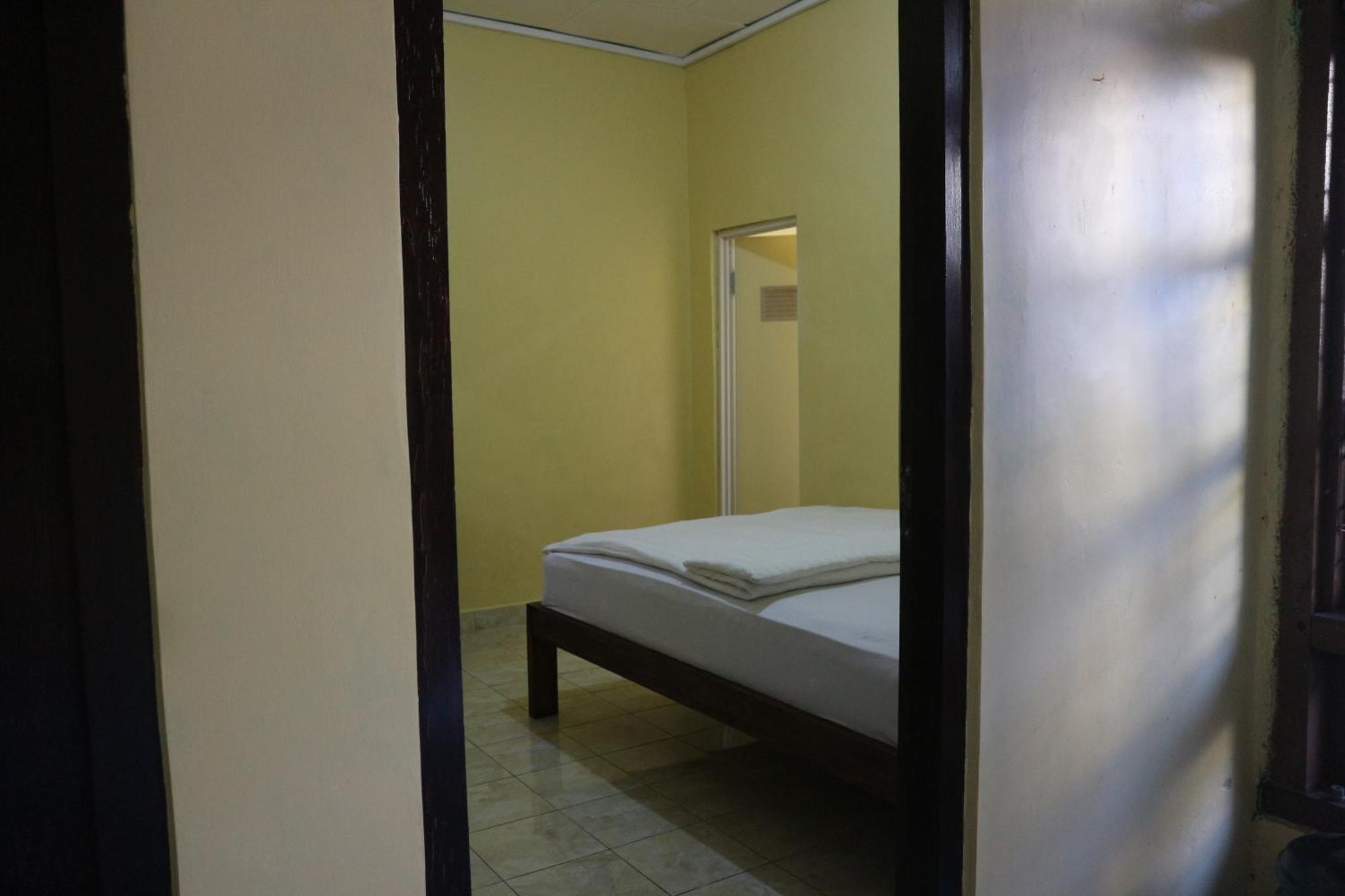 Tange Guest House Ruteng Exterior foto